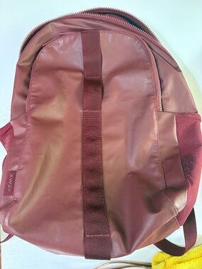 Away F.A.R Backpack - red